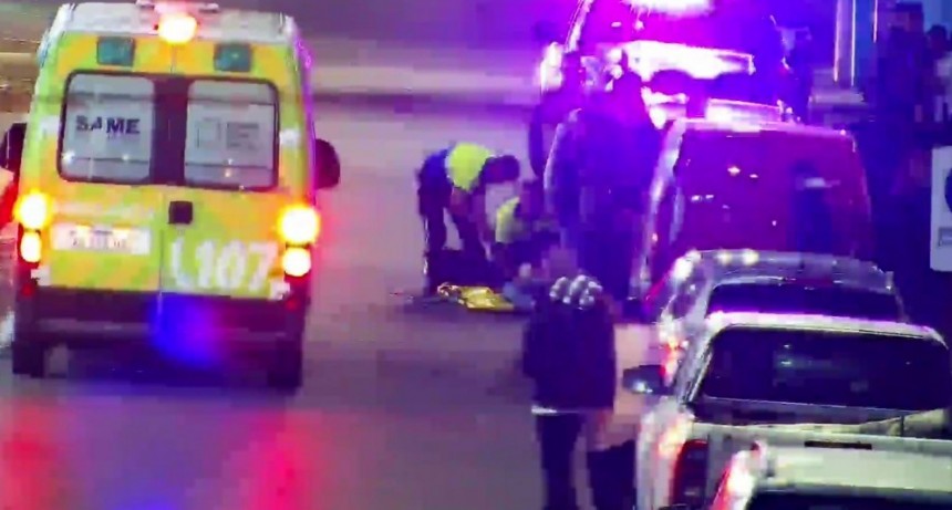 Una mujer cayó de su bicicleta y fue asistida