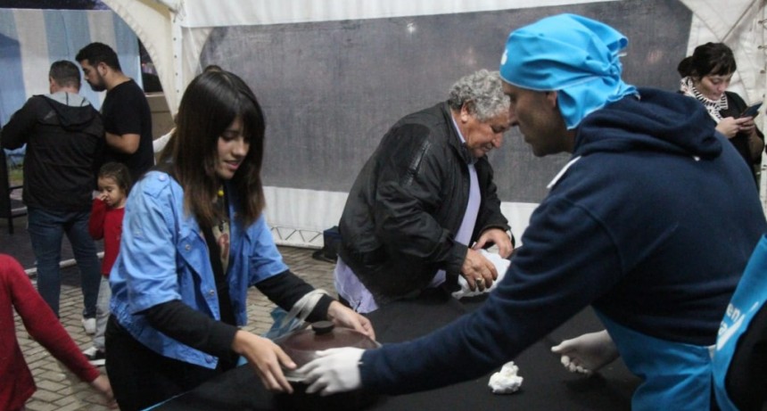 Con un Locro Gigante se celebró el Día de la Patria