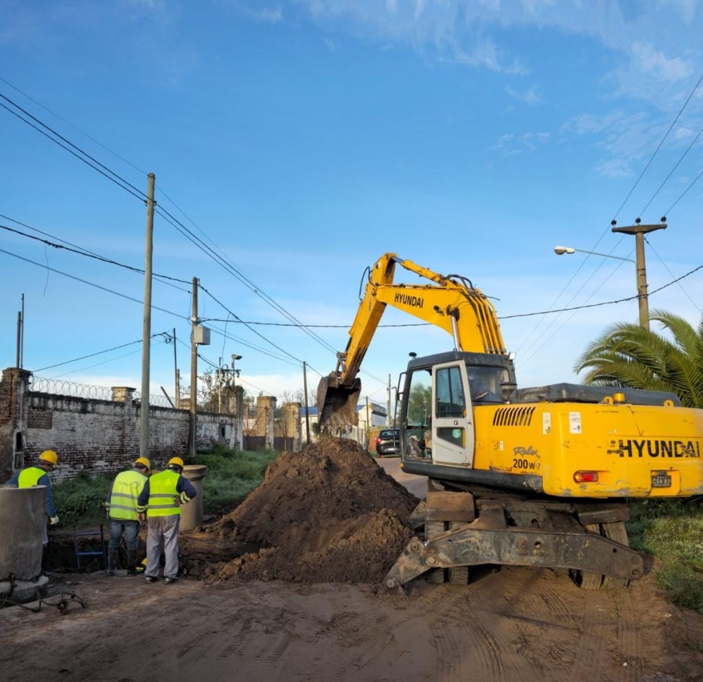 Avanza la obra de ampliación de la Red de Desagües Cloacales en barrio Las Flores