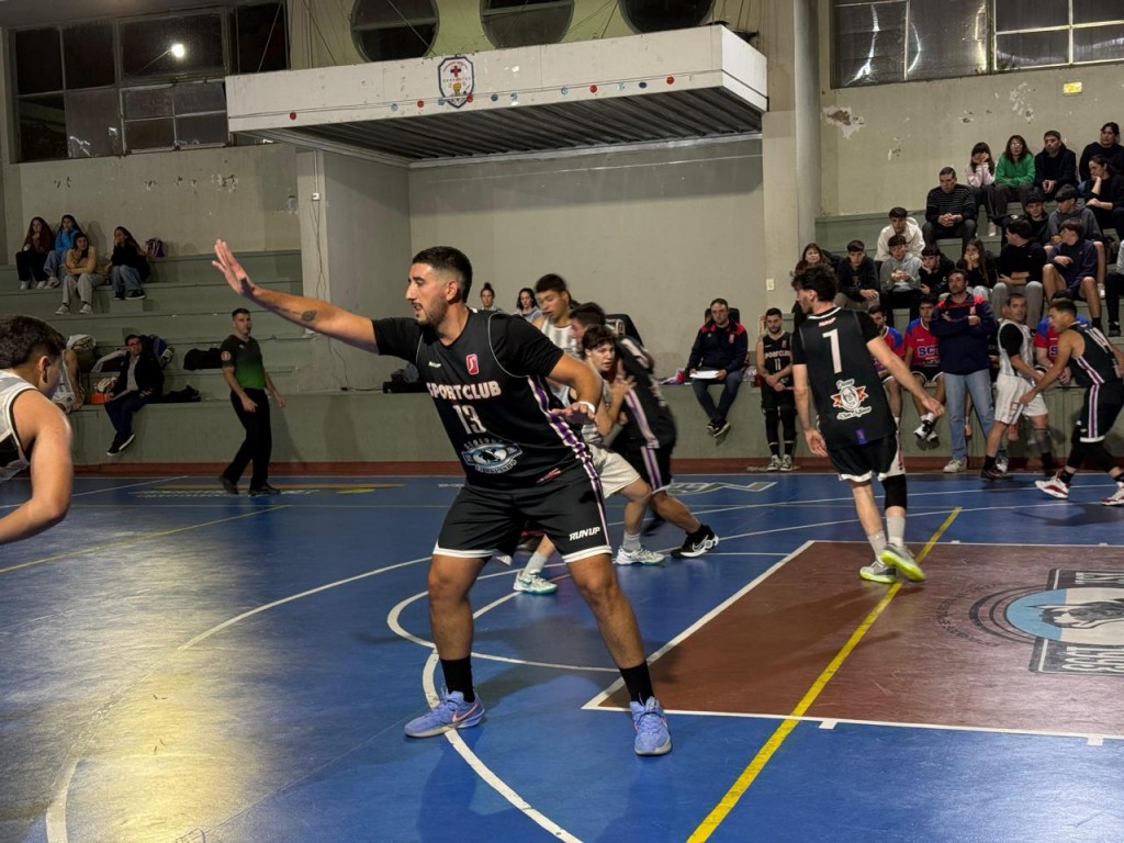 Alexis Pasos: “Fue un hecho histórico, poder estar en la talla de competencia contra un gran equipo como es Estudiantes de Olavarría, referente del básquet, para nosotros es una alegría enorme