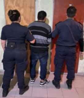 Una persona fue aprehendida por Intento de Hurto, la policía lo sorprendió en el patio de una casa de barrio Las Flores