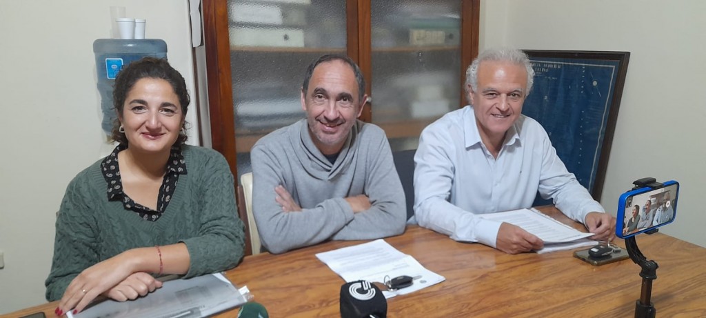 El Bloque de Concejales Juntos-UCR-CC, anunció en conferencia de prensa, haber presentado una denuncia penal por el tema de Cloacas