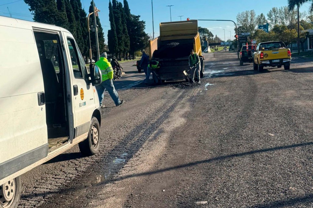 Temporal en la provincia de Buenos Aires: Personal de Vialidad trabaja en las rutas afectadas, tras el fenómeno climático