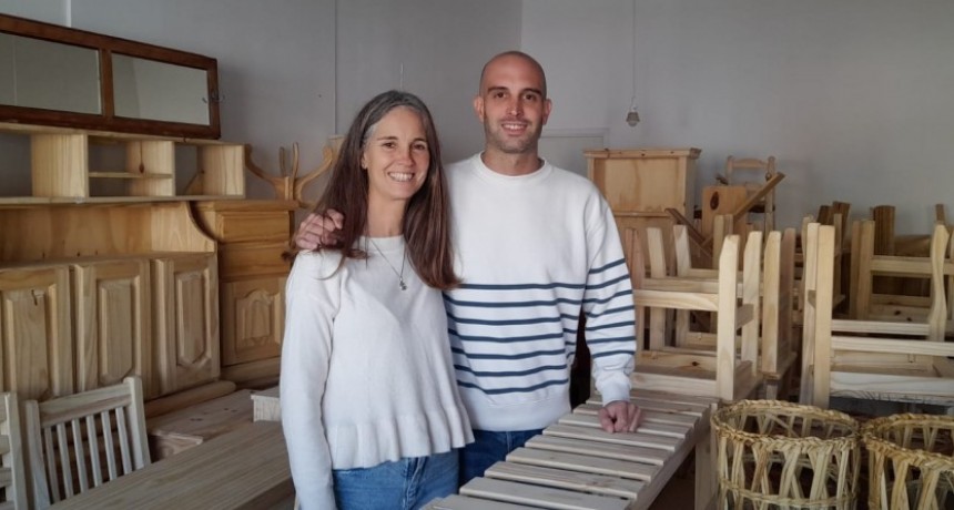 Banea Muebles, una nueva opción para optimizar sus espacios y darle un toque actual, visitamos el local con FM 10 y hablamos con Clarita y Agustín