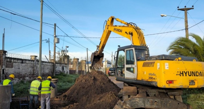 Avanza la obra de ampliación de la Red de Desagües Cloacales en barrio Las Flores
