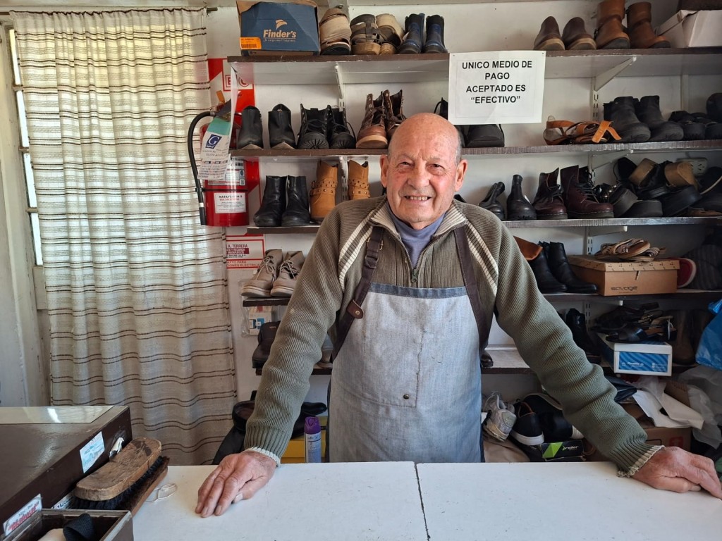 Alfredo Manzanita Soler: gran parte de su vida acunando la profesi&oacute;n de Zapatero, desde los 14 a&ntilde;os cuando dios sus primeros pasos en la actividad