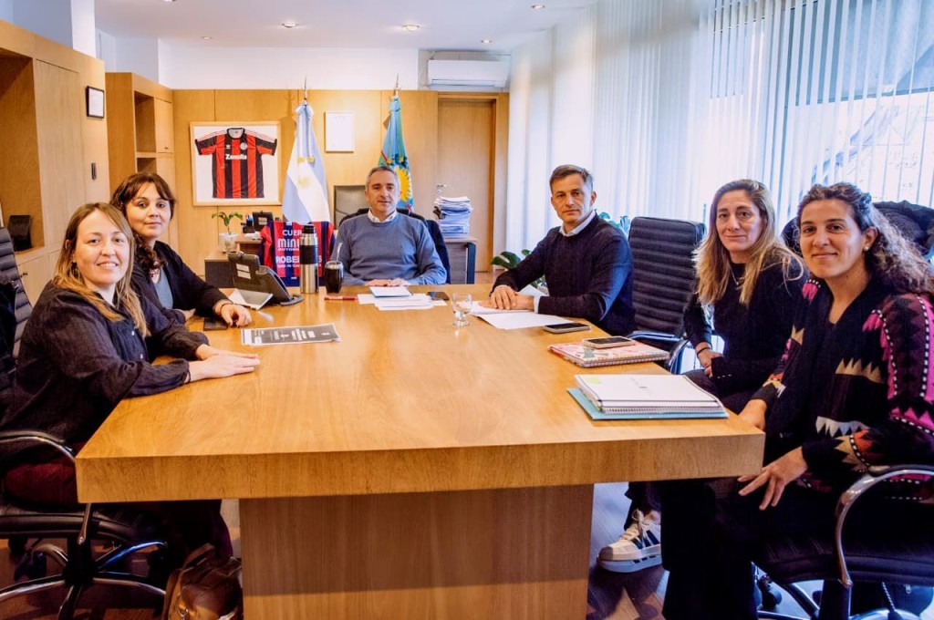 Bali Bucca present&oacute; en provincia proyectos para fortalecer barrios e instituciones de bol&iacute;var