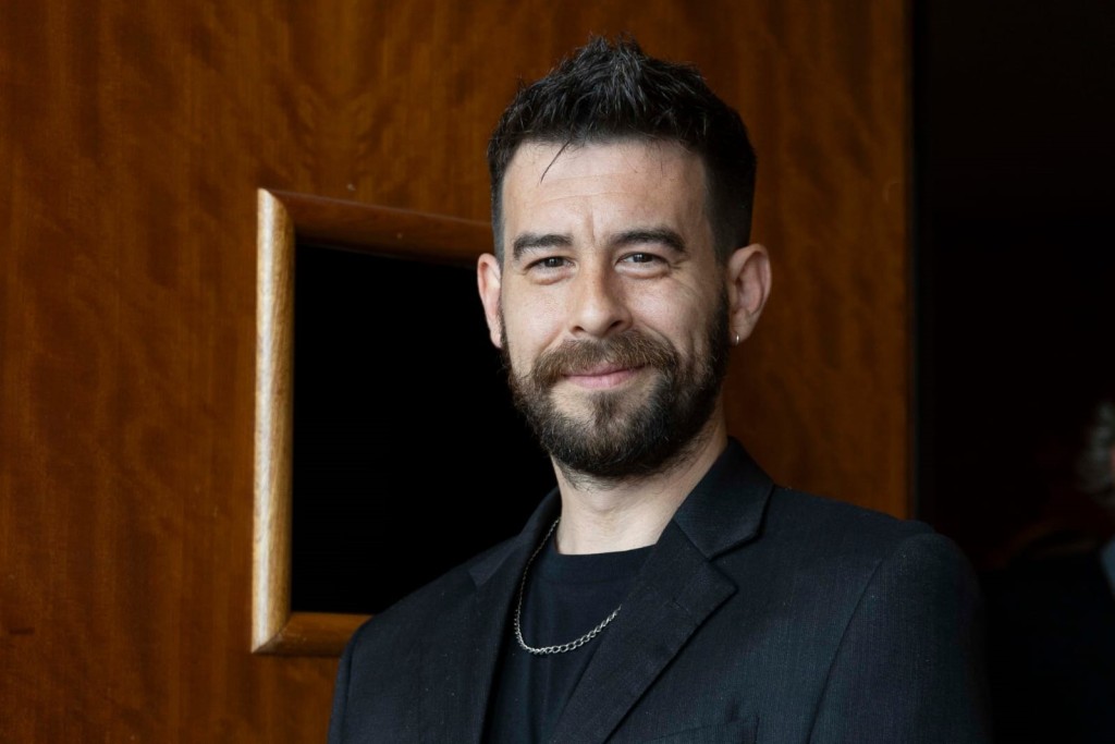 Cine Avenida proyecta en Espacios INCAA "Una Canci&oacute;n Para Mi Tierra", y en FM 10 hablamos con su director Mauricio Albornoz Iniesta