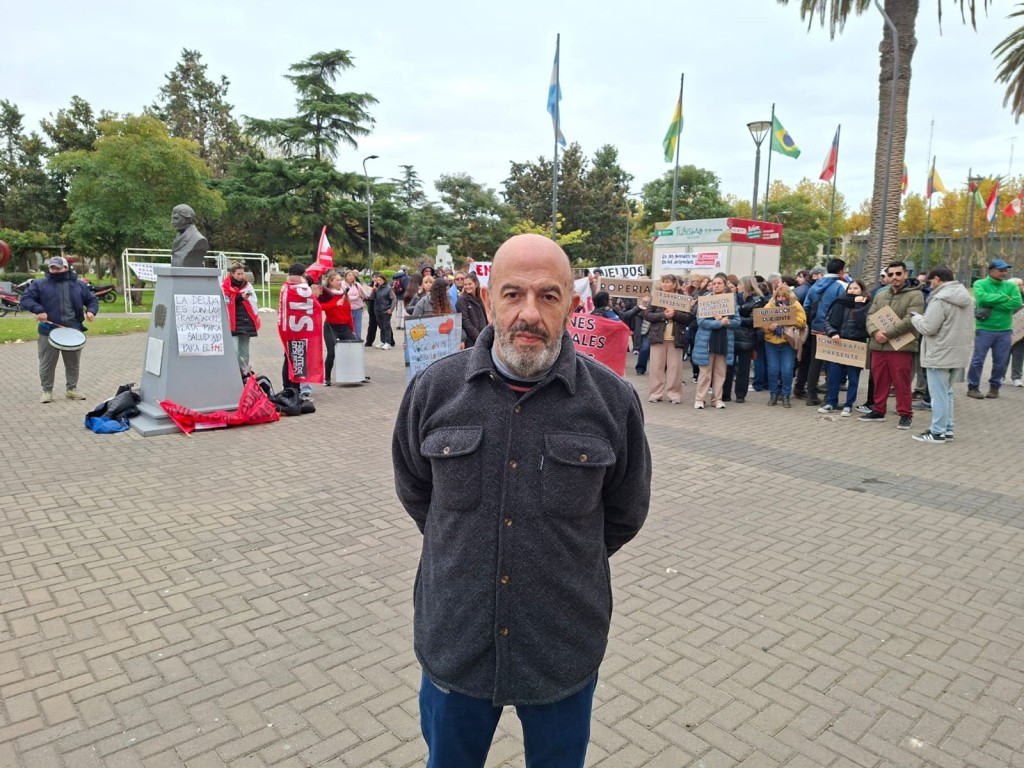 ATRAMUBO march&oacute; hacia el Centro C&iacute;vico y luego ingresaron al recinto del Concejo Deliberante, para hacer visibilizar su protesta