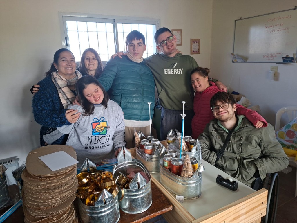 Visitamos a los chicos y padres de InBox, que trabajan intensamente oara una fecha muy especial en cada familia de Bol&iacute;var