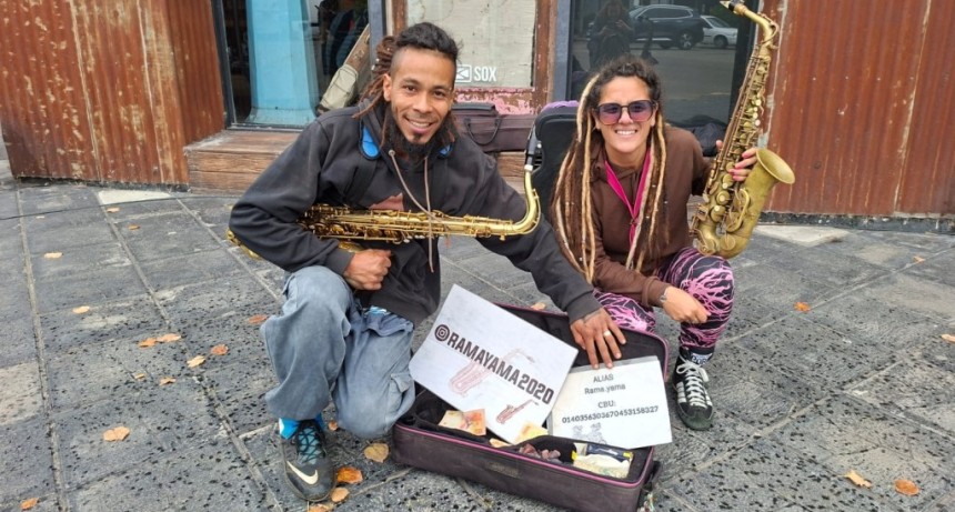 Rodrigo y Aya pasean su m&uacute;sica por el mundo