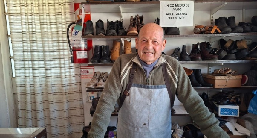 Alfredo Manzanita Soler: gran parte de su vida acunando la profesi&oacute;n de Zapatero, desde los 14 a&ntilde;os cuando dios sus primeros pasos en la actividad