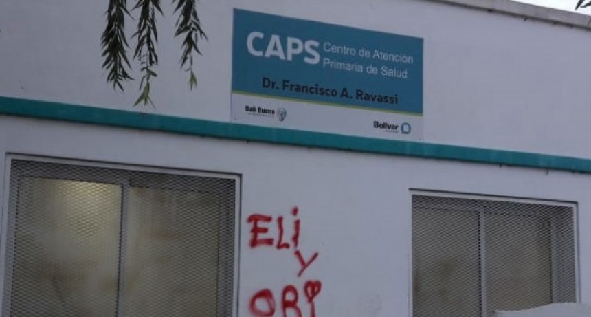 Da&ntilde;aron con pintura el CAPS de Barrio Zorzales