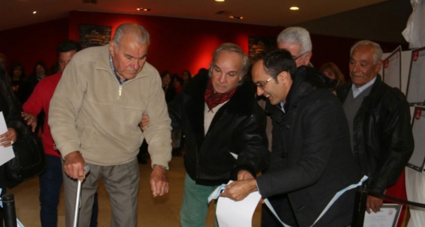 Pisano estuvo presente en la apertura de la muestra 100 a&ntilde;os de Pasi&oacute;n Gallega