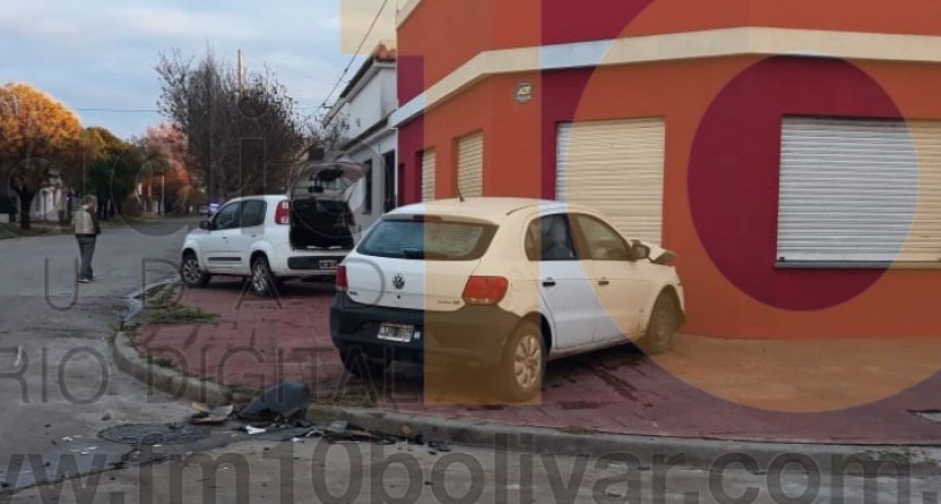 Espectacular impacto sin heridos en Moreno y Santos Plaza