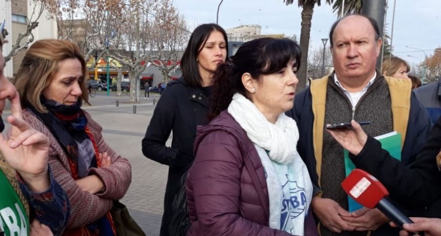 Los gremios docentes se juntaron en el Centro Cívico con un reclamo generalizado