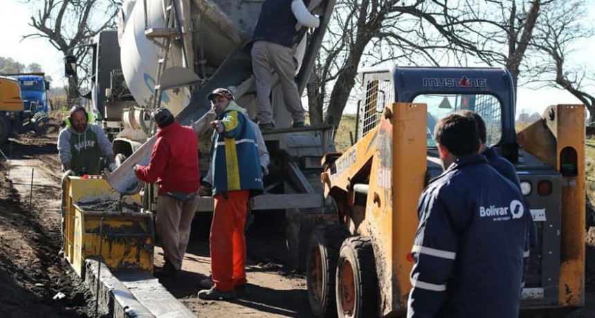 Avanzan las obras de cord&oacute;n cuneta y mejorado en Barrio Amado