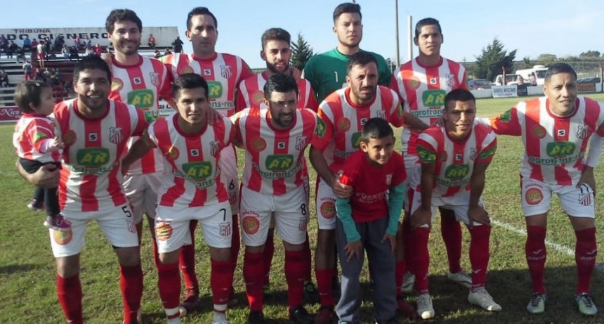Enzo Santos: &lsquo;Nos llevamos la victoria como recompensa al esfuerzo de todo el partido&rsquo;