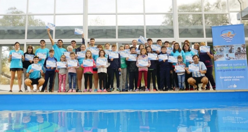 Se llev&oacute; a cabo en el Natatorio Municipal la Clase de Nataci&oacute;n Mas Grande del Mundo