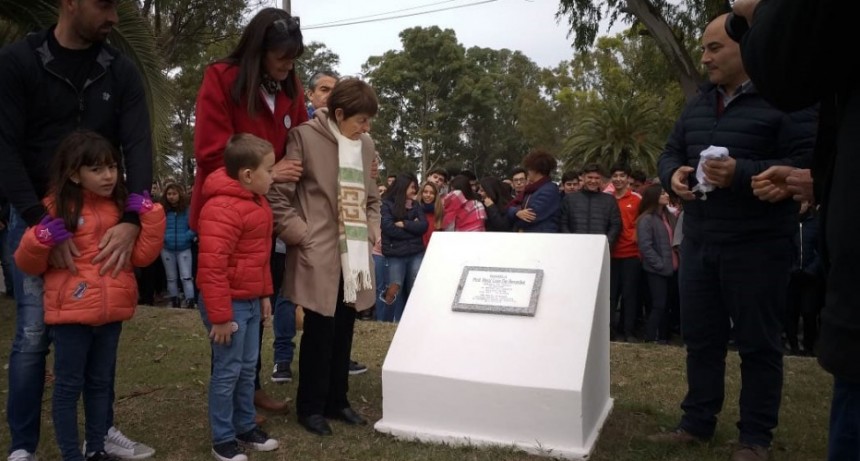 Se realiz&oacute; la reposici&oacute;n de la placa recordatoria a Ra&uacute;l Lu&iacute;s De Benedet