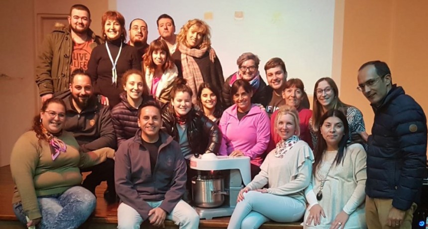 El Intendente Pisano entreg&oacute; material a los estudiantes de gastronom&iacute;a del IJS