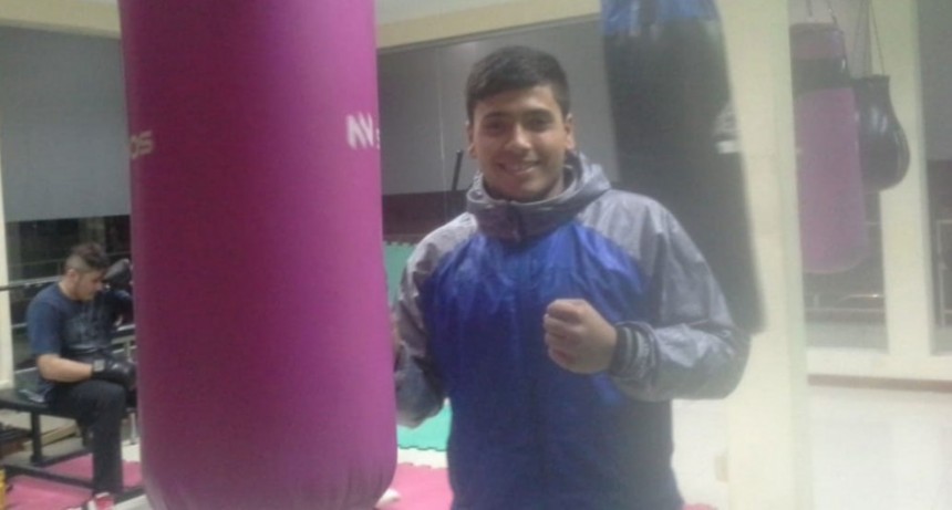 Renzo Navarro volver&aacute; a subirse al ring buscando su regreso con gloria