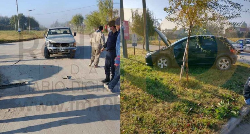 Un hombre hospitalizado preventivamente tras la colisi&oacute;n de un autom&oacute;vil y una camioneta