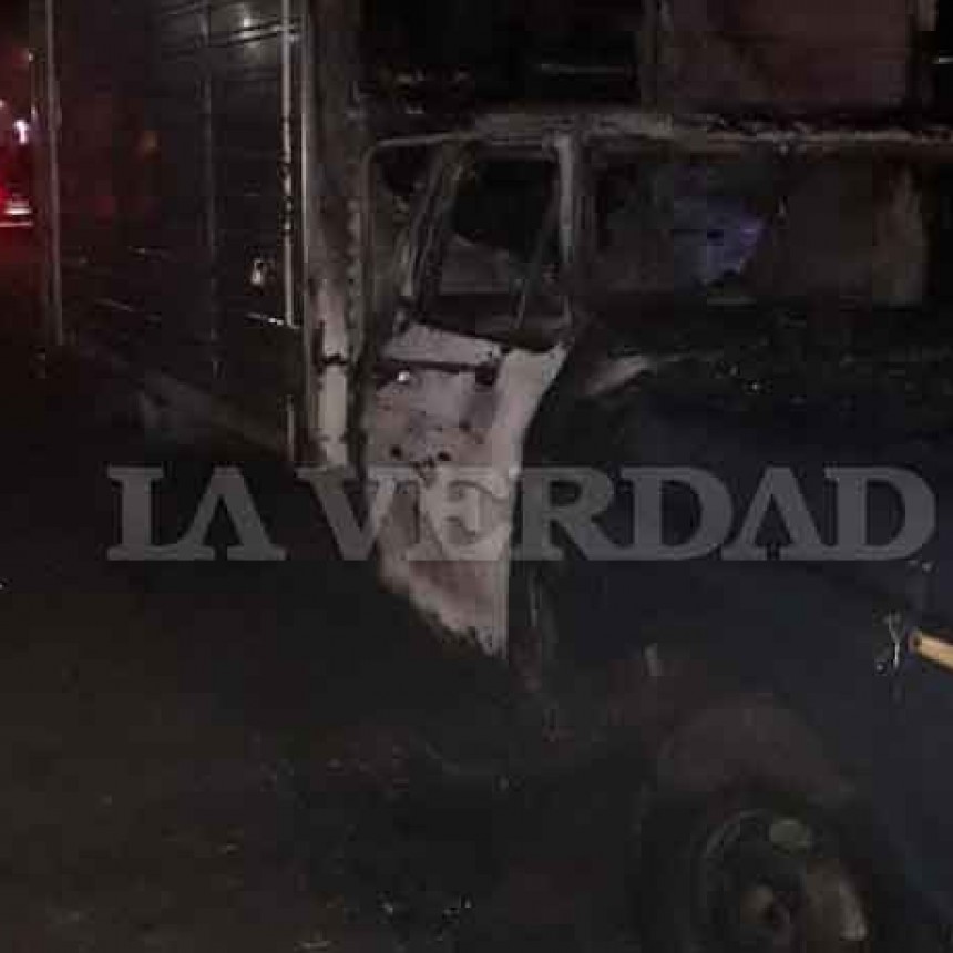 Jun&iacute;n; Prendieron fuego la camioneta del verdulero positivo de coronavirus