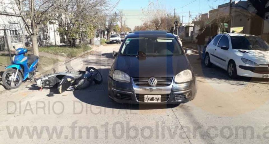 Impacto sin lesionados en calle Castelli