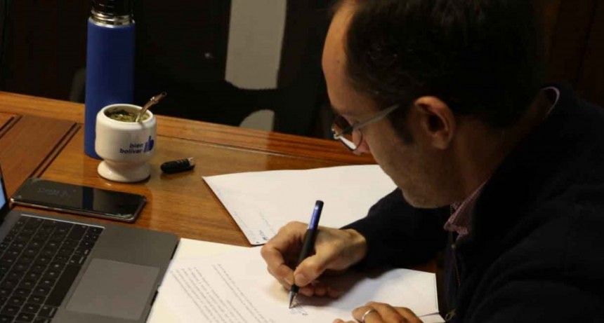 Pisano firmó el convenio de asistencia financiera con Kicillof