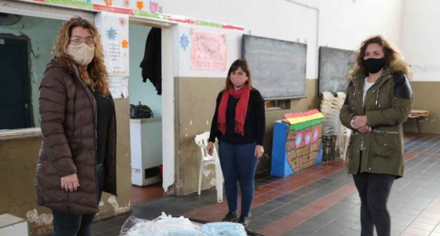 Bol&iacute;var Solidaria; Georgina Azparren realiz&oacute; una donaci&oacute;n de barbijos a los CAI