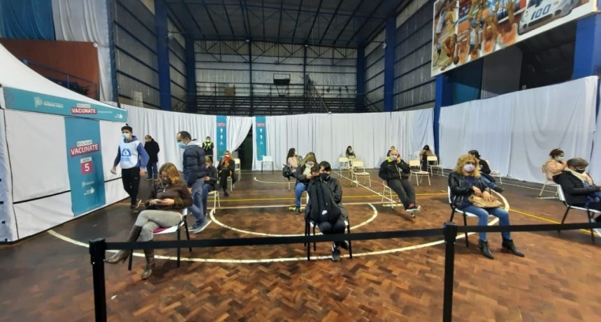 En el Centro Vacunatorio: el Intendente Pisano y el Diputado Bucca acompañaron una nueva jornada de vacunación contra el Covid-19