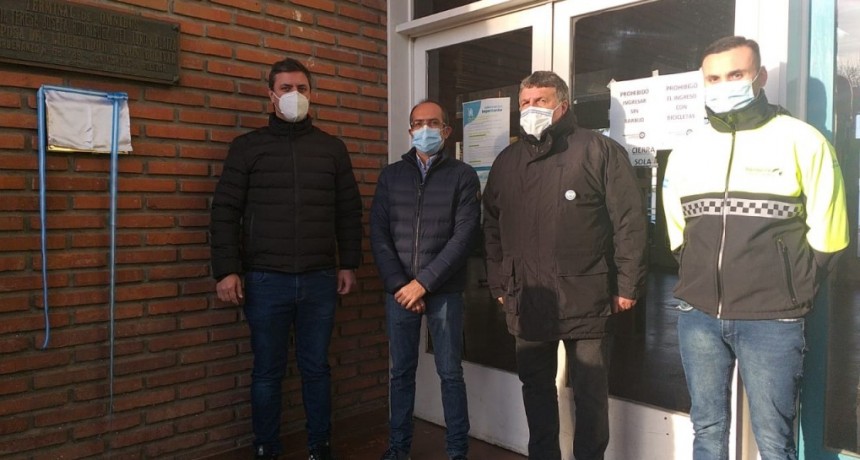 Malvinas: Soberanía, memoria y futuro: Se colocó una placa conmemorativa en la Terminal de Ómnibus