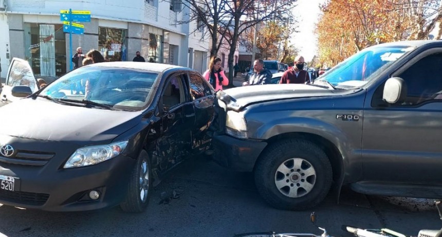 Fuerte impacto en avenida San Martín y Viamonte