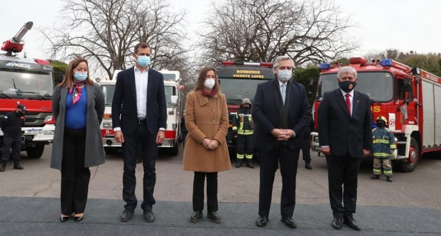 El Presidente Fernández promulgó la Ley que fortalece a Bomberos Voluntarios, y felicitó a Bali Bucca por promoverla