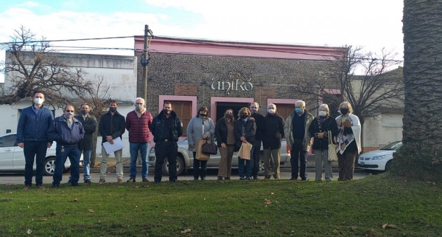 Bomberos Voluntarios de Bolívar y la Cooperadora del Hospital recibieron una importante donación por parte del Club de Pumas