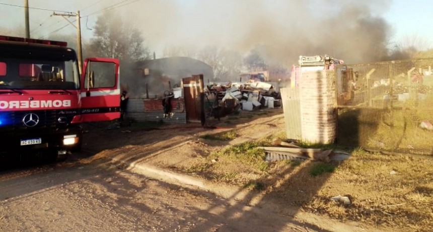 Importante incendio en un galpón de barrio Pompeya