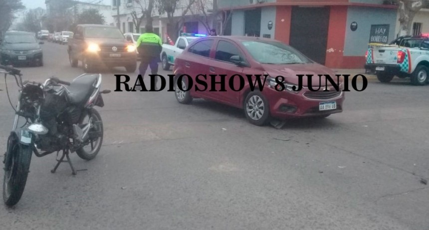 Impacto entre un motociclista y una conductora