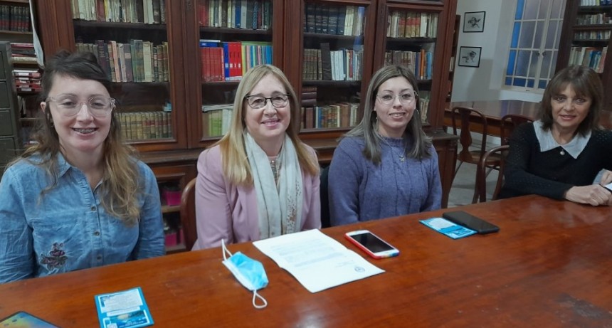 Un grupo de padres y profesores de la Escuela de educación Secundaria nº204 (Excolegio Nacional) proponen una serie de charlas con excombatientes de Bolívar