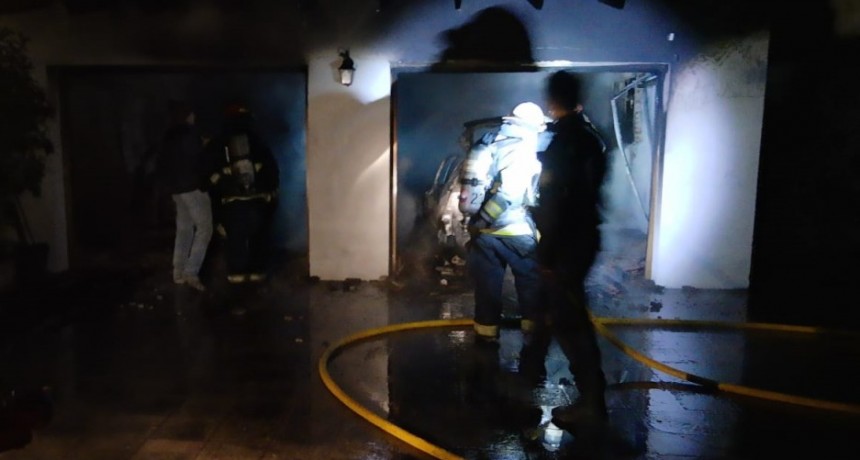 Un incendio en un garaje movilizó al Equipo Emergente esta madrugada