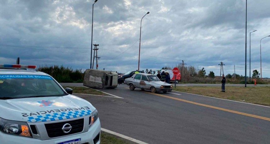 Colisionaron dos vehículos en la rotonda de las rutas 205 y 65