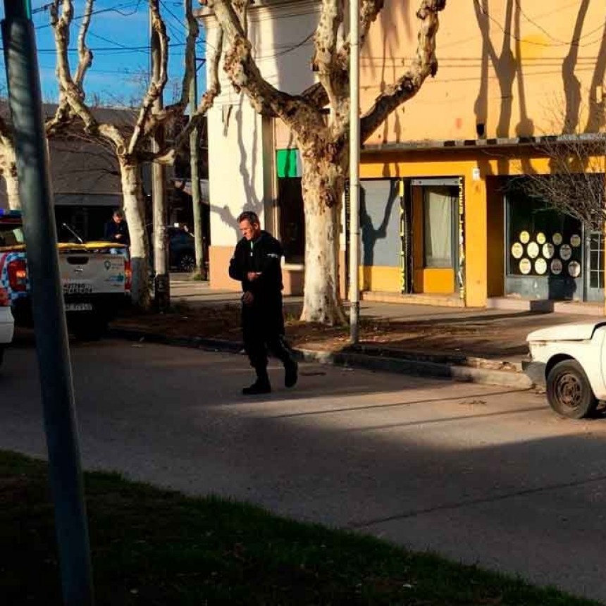 Un motociclista embistió a una mujer cuando intentaba cruzar la calle