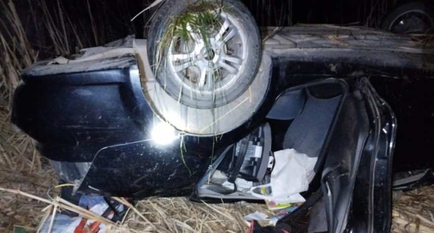 Ruta 65 (Tramo Bolívar-9 de Julio): Un matrimonio de Bahía Blanca sufrió el vuelco de su vehículo