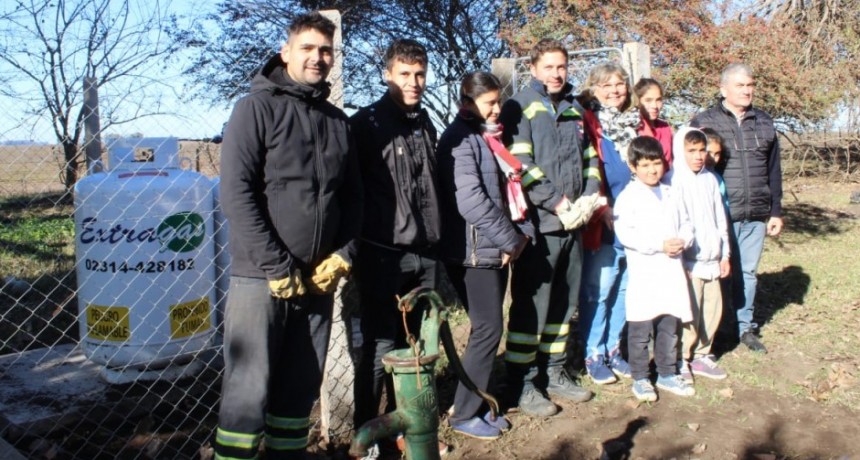 El Consejo Escolar Bolívar avanza con la colocación de los nuevos sistemas de alimentación de gas en las escuelas rurales
