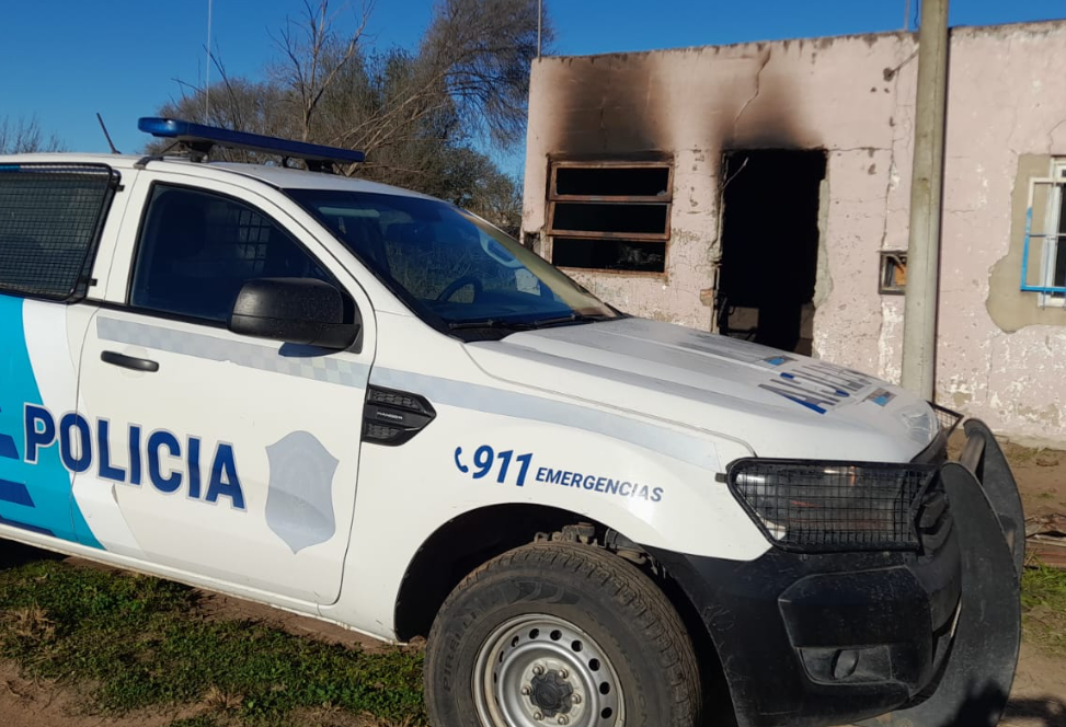 Alejandro Bersani:“Nos encontramos con un incendio generalizado en una vivienda de barrio Las Flores, con riesgo de afectación a una casa lindera”