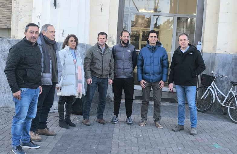 El campo se presentó en la Municipalidad por los embargos a productores rurales, pero el intendente no los recibió