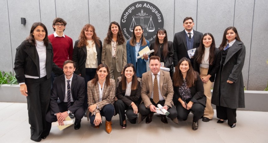 Colegio de Abogados de Azul: Juraron nuevos profesionales y fueron recibidos por las autoridades
