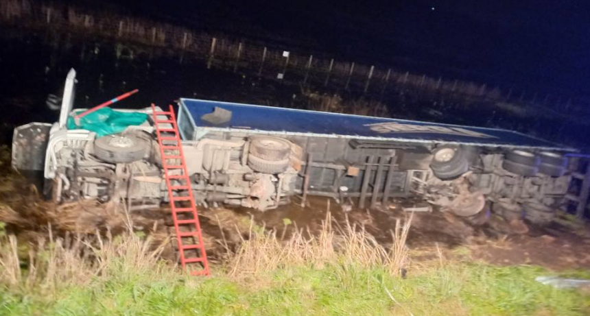 Dudignac: Se produjo el vuelco de un camión tras la descompensación y muerte de su chofer