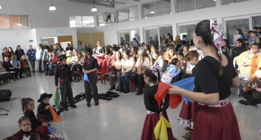 El Jardín de Infantes 905 Rosario Vera Peñaloza, celebró sus bodas de oro con un acto muy emotivo