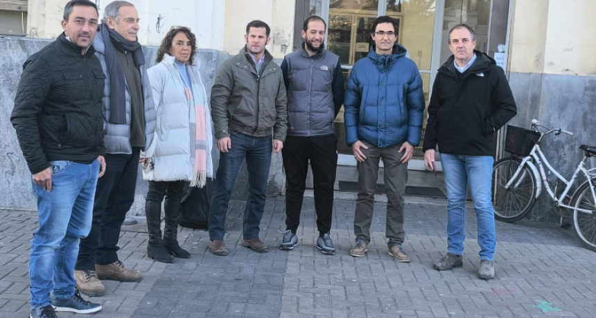 El campo se presentó en la Municipalidad por los embargos a productores rurales, pero el intendente no los recibió